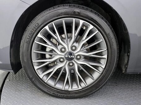 2022 Kia K3 II Рестайлинг, серый, 1840000 рублей, вид 5