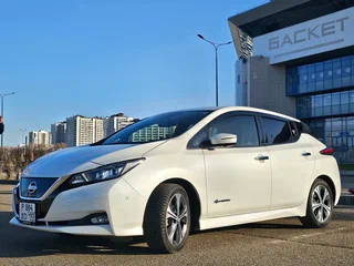 2018 Nissan Leaf II (ZE1), белый, 2200000 рублей, вид 1
