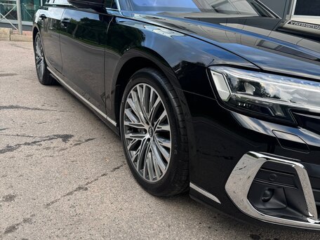 2022 Audi A8 55 TFSI IV (D5) Рестайлинг, чёрный, 7200000 рублей, вид 5