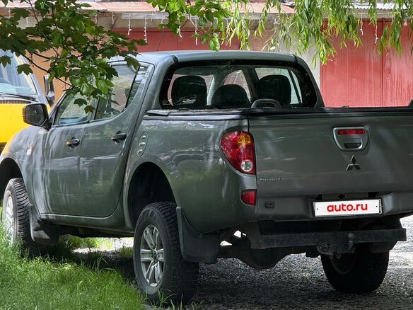 2015 Mitsubishi L200 Easy Select IV Рестайлинг, серый, 1139000 рублей