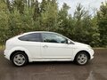 2008 Ford Focus II Рестайлинг, белый, 490000 рублей - вид 1