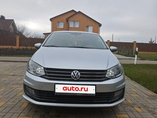 2018 Volkswagen Polo V Рестайлинг, серебристый, 1330000 рублей, вид 2