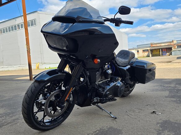 2021 Harley-Davidson Road Glide, чёрный, 2199999 рублей - вид 4