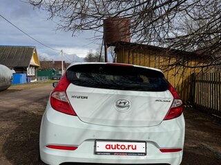 2015 Hyundai Solaris I Рестайлинг, белый, 750000 рублей, вид 3