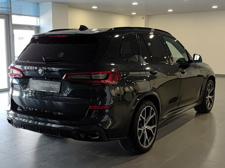 2022 BMW X5 40d IV (G05/G18), чёрный, 7790000 рублей, вид 5