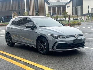 2021 Volkswagen Golf VIII, серый, 1878000 рублей, вид 3