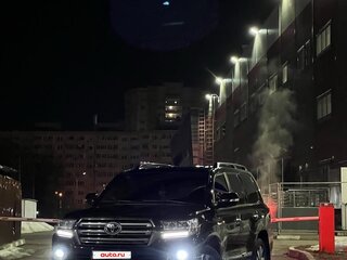 2016 Toyota Land Cruiser 200 Series Рестайлинг 2, чёрный, 5000000 рублей, вид 1