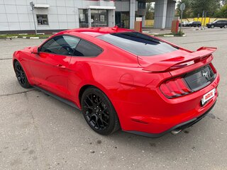 2022 Ford Mustang VI Рестайлинг, красный, 3800000 рублей, вид 3