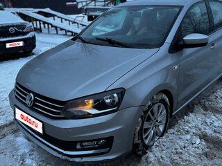 2017 Volkswagen Polo V Рестайлинг, серебристый, 930000 рублей, вид 3