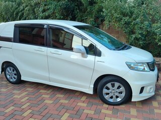2012 Honda Freed Spike I Рестайлинг, белый, 1290000 рублей, вид 4