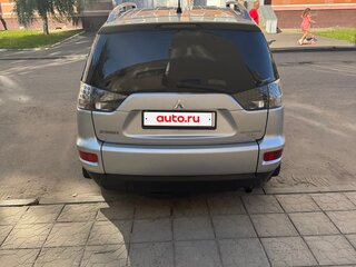 2010 Mitsubishi Outlander II Рестайлинг, серебристый, 1300000 рублей, вид 5
