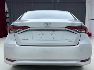 2023 Toyota Corolla Sporty XII (E210) Рестайлинг, серебристый, 1700600 рублей, вид 4