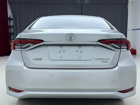 2023 Toyota Corolla Sporty XII (E210) Рестайлинг, серебристый, 1700600 рублей, вид 4