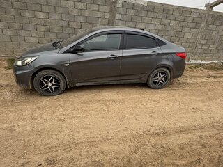 2011 Hyundai Solaris I, серебристый, 430000 рублей, вид 3
