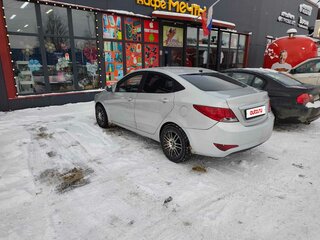 2014 Hyundai Solaris I Рестайлинг, серебристый, 520000 рублей, вид 4