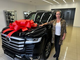 2023 Toyota Land Cruiser 300 Series, чёрный, 12800000 рублей, вид 3