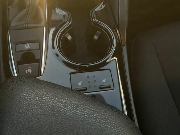2020 Toyota Camry VIII (XV70), чёрный, 2450000 рублей - вид 17
