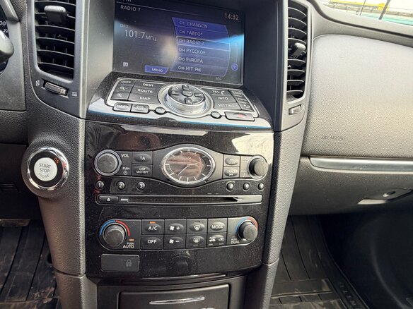 2012 Infiniti FX30d II (S51) Рестайлинг, белый, 3480000 рублей - вид 26