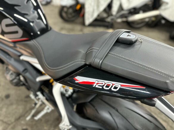 2021 Triumph Speed Triple, чёрный, 1390000 рублей - вид 25