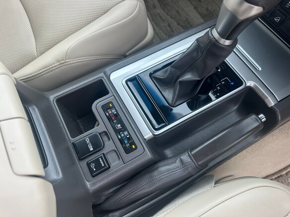 2021 Toyota Land Cruiser Prado 150 Series Рестайлинг 3, белый, 5700000 рублей - вид 21