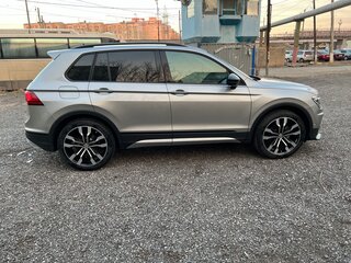 2019 Volkswagen Tiguan II, серебристый, 2610000 рублей, вид 4