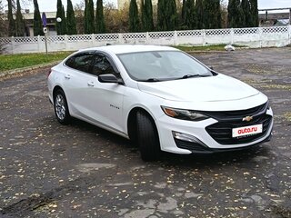2020 Chevrolet Malibu IX Рестайлинг, белый, 1110000 рублей, вид 3