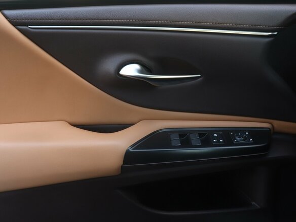 2018 Lexus ES 250 VII, чёрный, 3362000 рублей - вид 8
