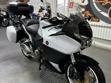 2017 Honda VFR 1200, белый, 850000 рублей, вид 1