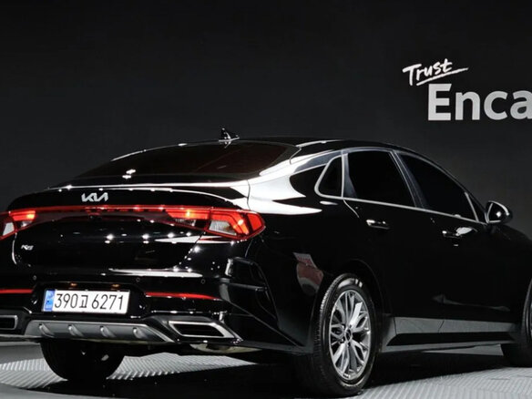 2022 Kia K5 III, чёрный - вид 2