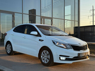 2015 Kia Rio III Рестайлинг, белый, 1170000 рублей, вид 3