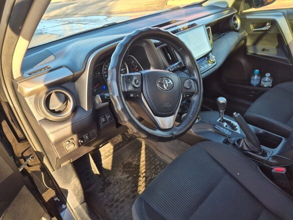 2014 Toyota RAV4 IV (XA40), чёрный, 2700000 рублей - вид 2