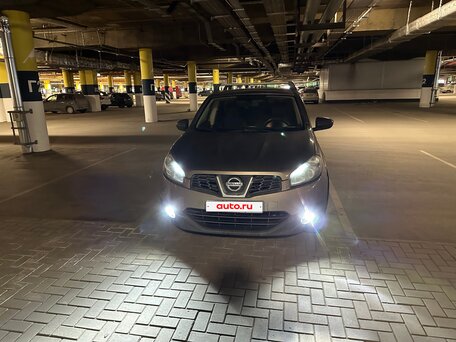 2010 Nissan Qashqai I Рестайлинг, коричневый, 650000 рублей, вид 3