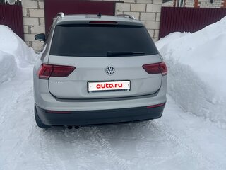 2019 Volkswagen Tiguan II, серебристый, 2000000 рублей, вид 3