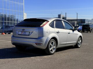 2010 Ford Focus II Рестайлинг, серебристый, 450000 рублей, вид 4