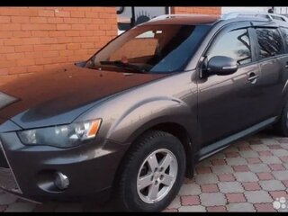 2010 Mitsubishi Outlander II Рестайлинг, коричневый, 1700000 рублей, вид 1