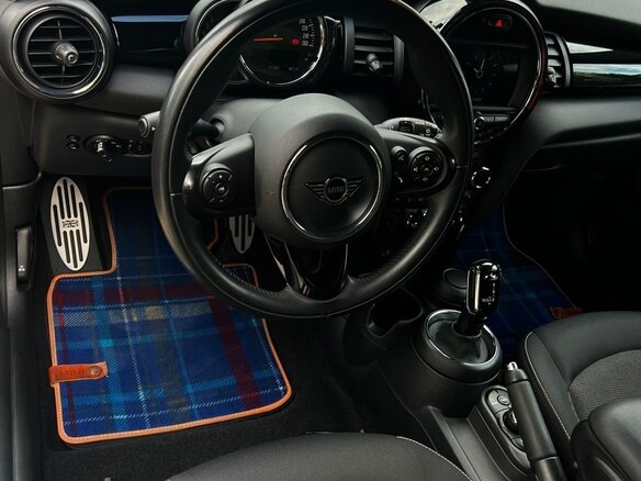 2020 Mini Hatch Cooper III (F55/F56) Рестайлинг, оранжевый, 2000000 рублей - вид 7