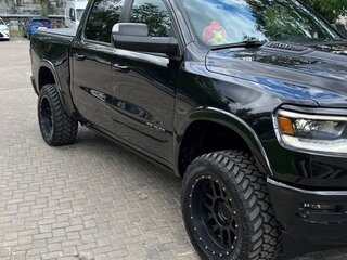 2018 Ram 1500 Crew Cab V, чёрный, 5800000 рублей, вид 3