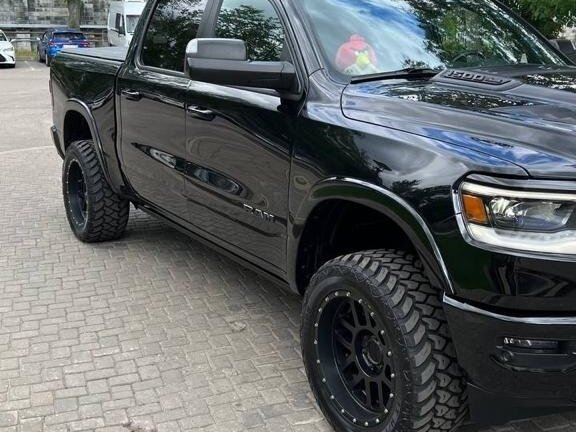 2018 Ram 1500 Crew Cab V, чёрный, 5800000 рублей - вид 2