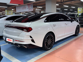 2021 Kia K5 III, белый, 4000000 рублей, вид 3