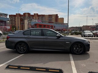 2015 BMW 5 серии M550d xDrive VI (F10/F11/F07) Рестайлинг, серый, 3200000 рублей, вид 4