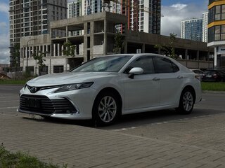 2021 Toyota Camry VIII (XV70) Рестайлинг, белый, 2560000 рублей, вид 1