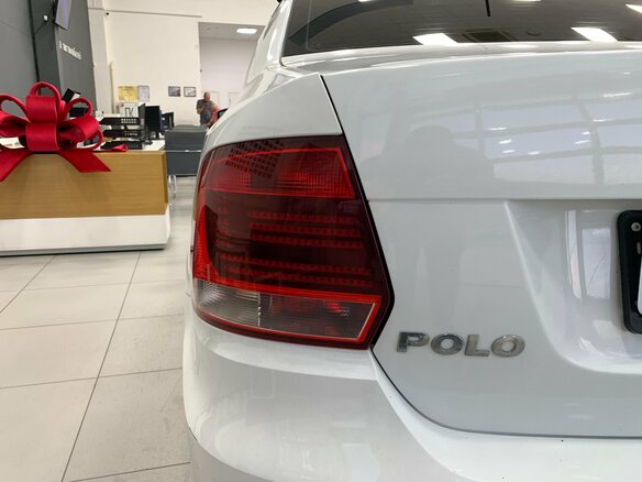 2015 Volkswagen Polo V Рестайлинг, белый, 399000 рублей - вид 9