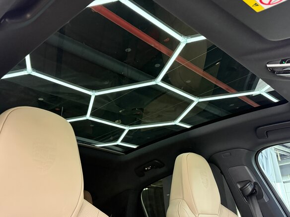 2022 Porsche Cayenne III, красный, 8990000 рублей - вид 13