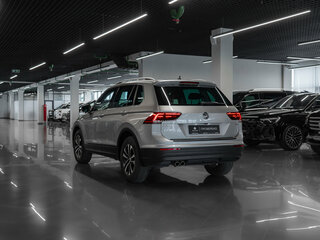 2019 Volkswagen Tiguan II, серебристый, 2330000 рублей, вид 4