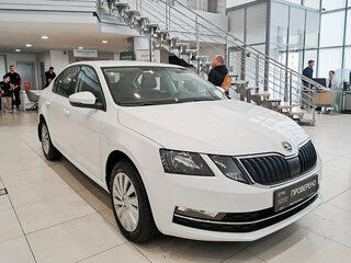 2019 Skoda Octavia III (A7) Рестайлинг, белый, 1620000 рублей, вид 3