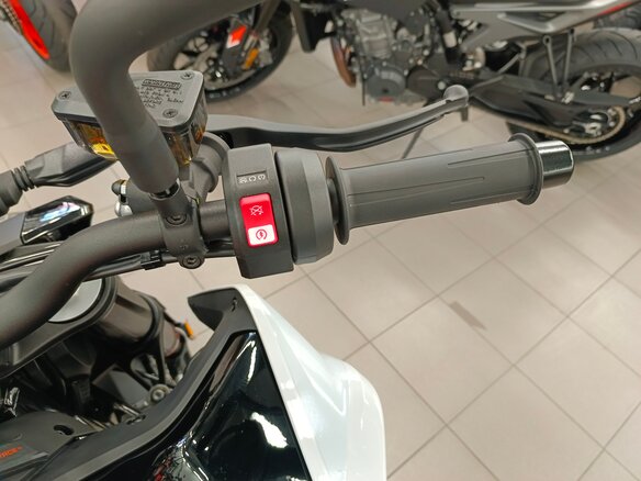 2023 KTM 790 Duke, серый - вид 18