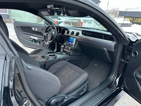 2021 Ford Mustang VI Рестайлинг, чёрный, 1999000 рублей - вид 13