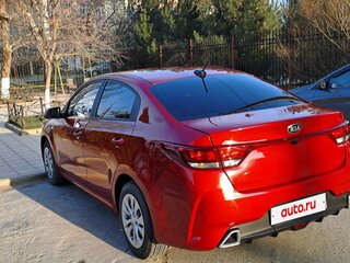 2020 Kia Rio IV Рестайлинг, красный, 1270000 рублей, вид 3