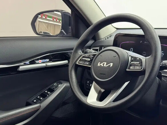 2023 Kia Seltos I Рестайлинг, белый - вид 13