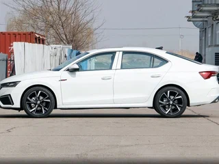 2023 Skoda Octavia IV (A8), белый, 2190000 рублей, вид 4
